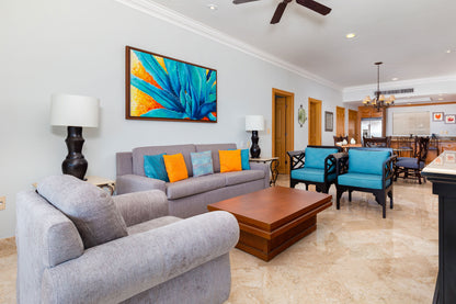 Suite de un dormitorio con vista a la piscina